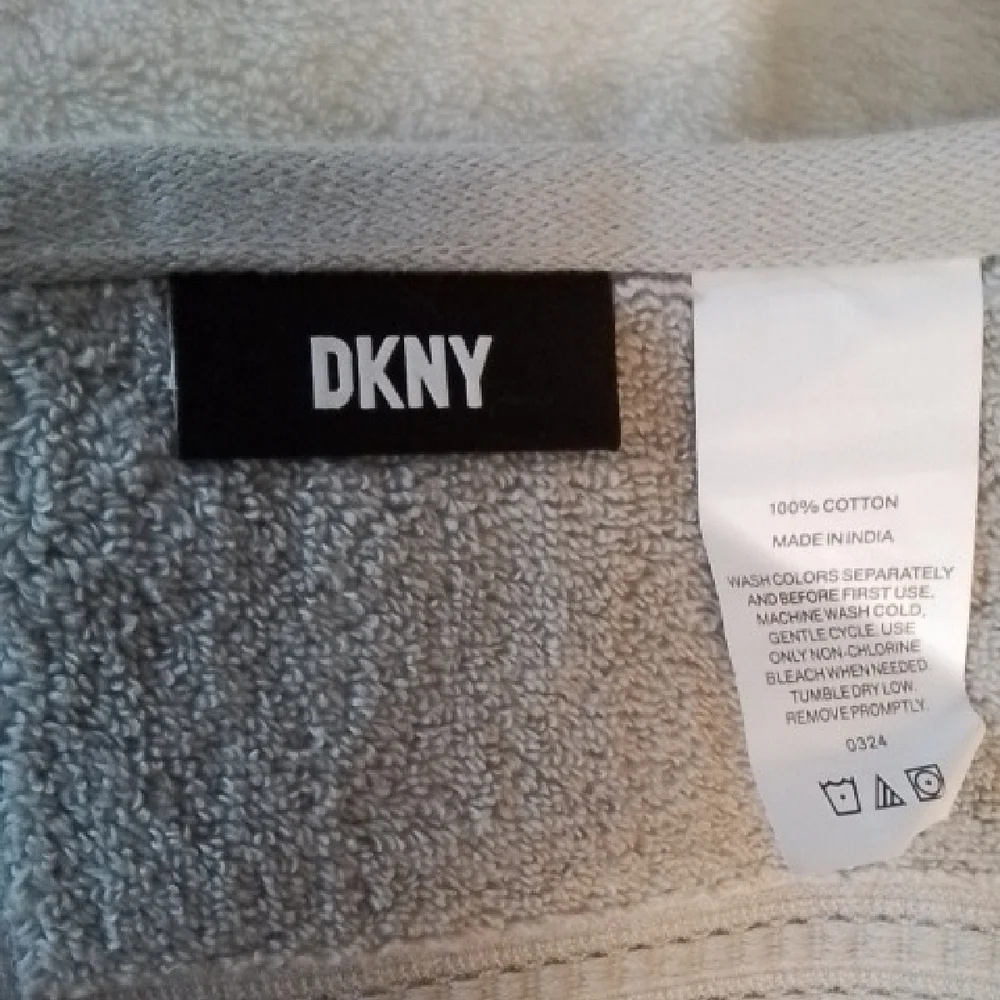 New! DKNY Bath Towel; 100 Cotton; Luxury! Gray. New from Nordstrom. Large 29x58